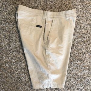 Men’s Columbia Lightweight Shorts Size 30 Cream
